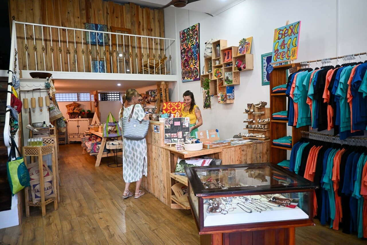 おもちゃ箱の中を覗くような気持ちになれる店内。