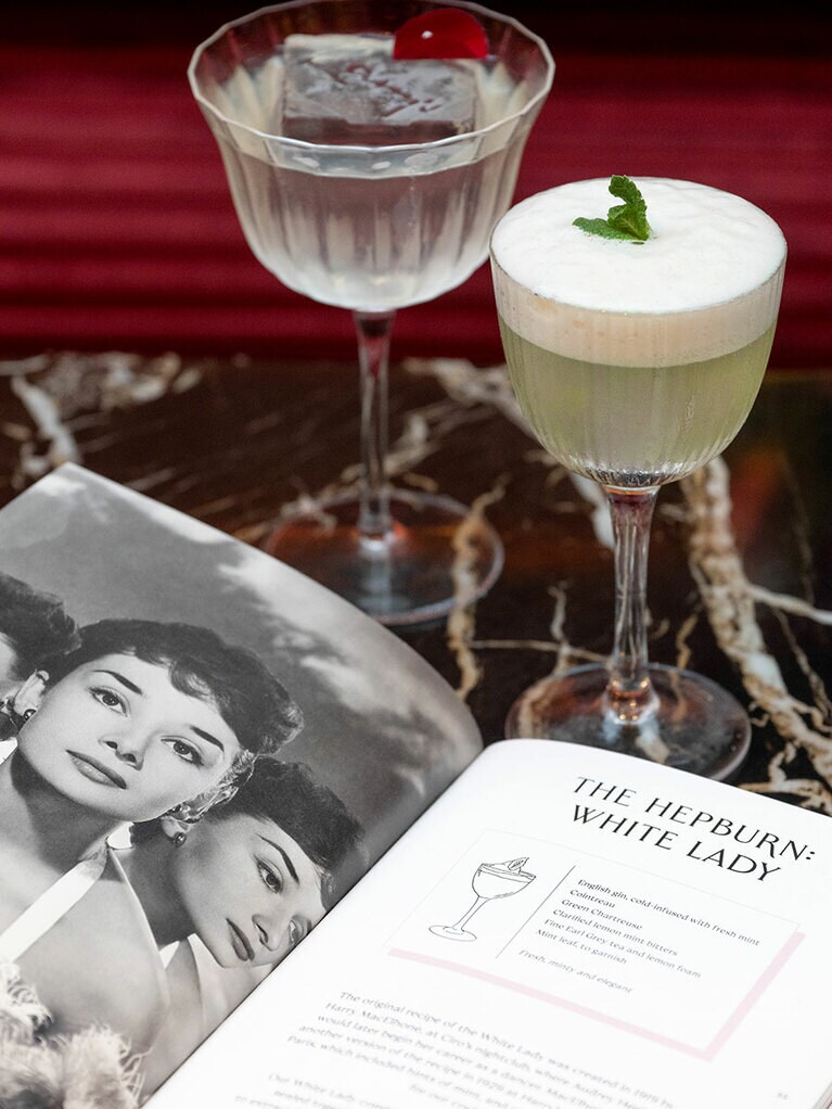 カクテルブックには豪華スターに捧げるレシピが多く記されている。