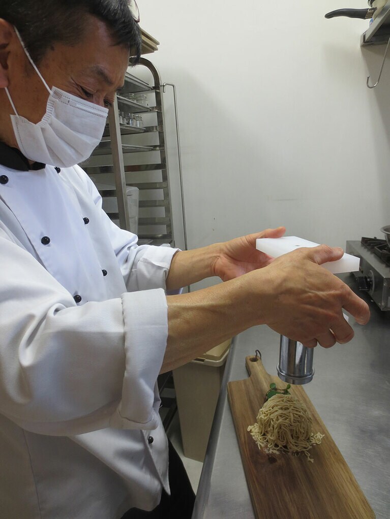 「魂を揺さぶられ、心の底から湧き上がる感動を覚えるプリンを追求しました」と藤岡敏夫さん。