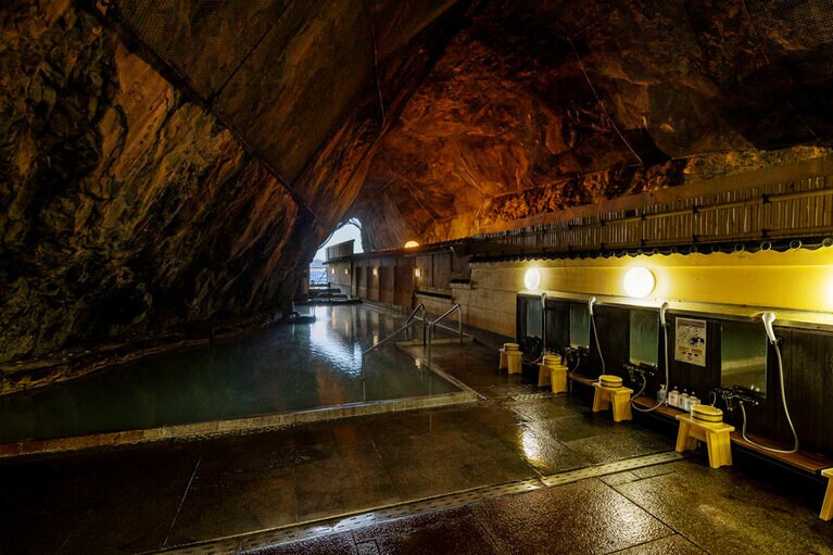 ホテル浦島［和歌山／南紀勝浦温泉］天然洞窟風呂 玄武洞。