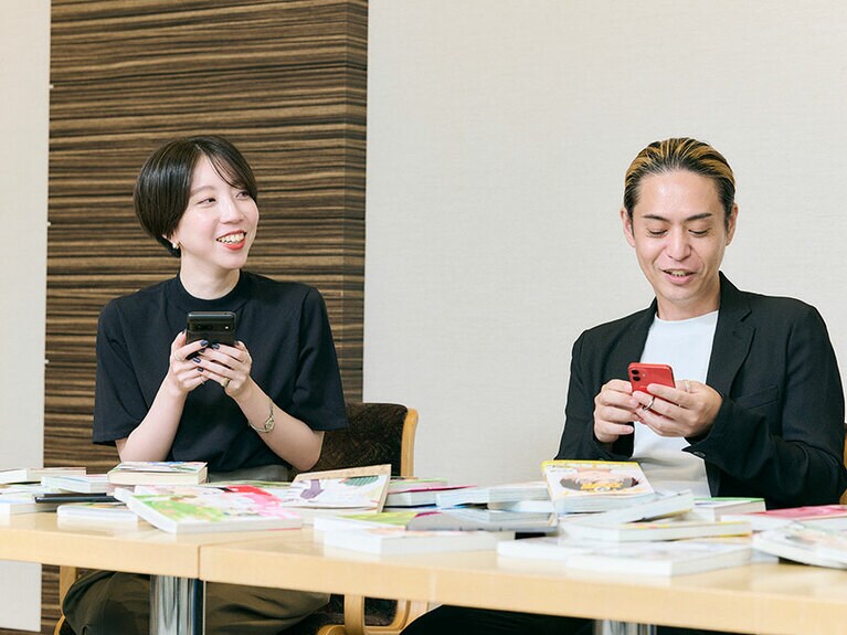 左から、荻野さん、足立さん。