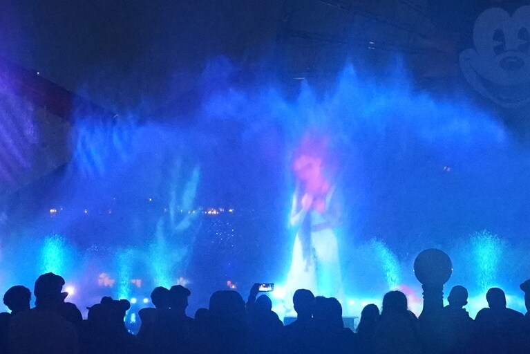 話題作『ウィッシュ』もウォータースクリーンに登場。