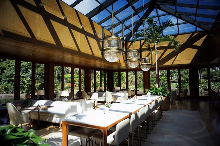 「センセイ・バイ・ノブ」は開放的なガラス張り。