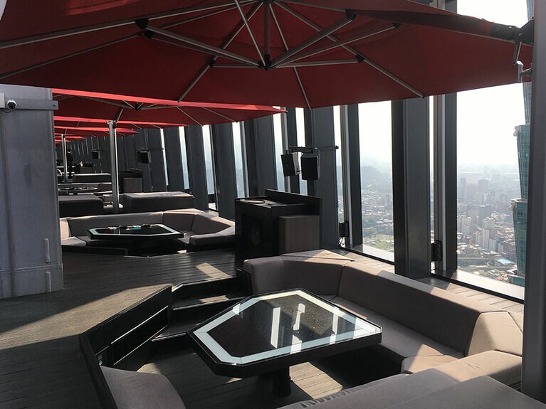 一席ごとのスペースが広くゆったりしており、各席に冷暖房完備。