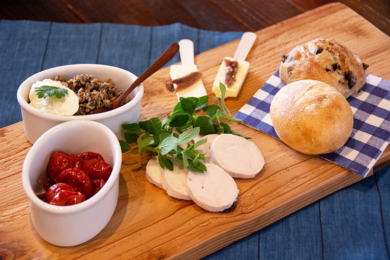 写真撮影用に盛り付けた、夏らしい爽やかなプレート。