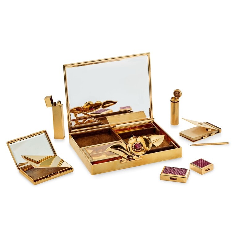 カメリア ミノディエール　1938年　イエローゴールド、ミステリーセット ルビー、ルビー　ヴァン クリーフ＆アーペル コレクション ©Van Cleef & Arpels