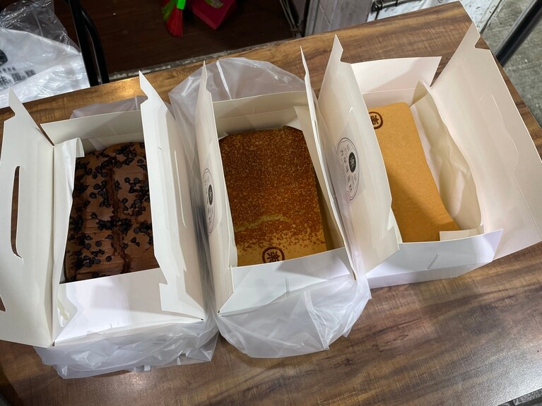 一つずつ無料で箱に詰めてくれるので、持ち運びにも便利。