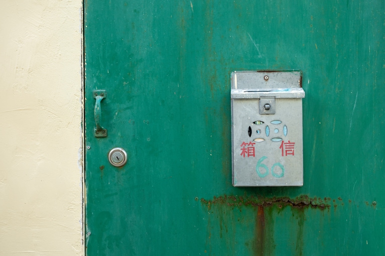 街角のそこかしこにレトロでかわいい光景が。