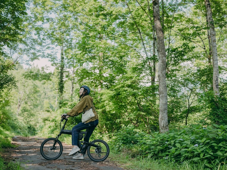 帰り道は銀山平内にある原生林の道を抜ける。この美しい道は特別なゲートがありサイクリングツアーに参加しないと通れません。