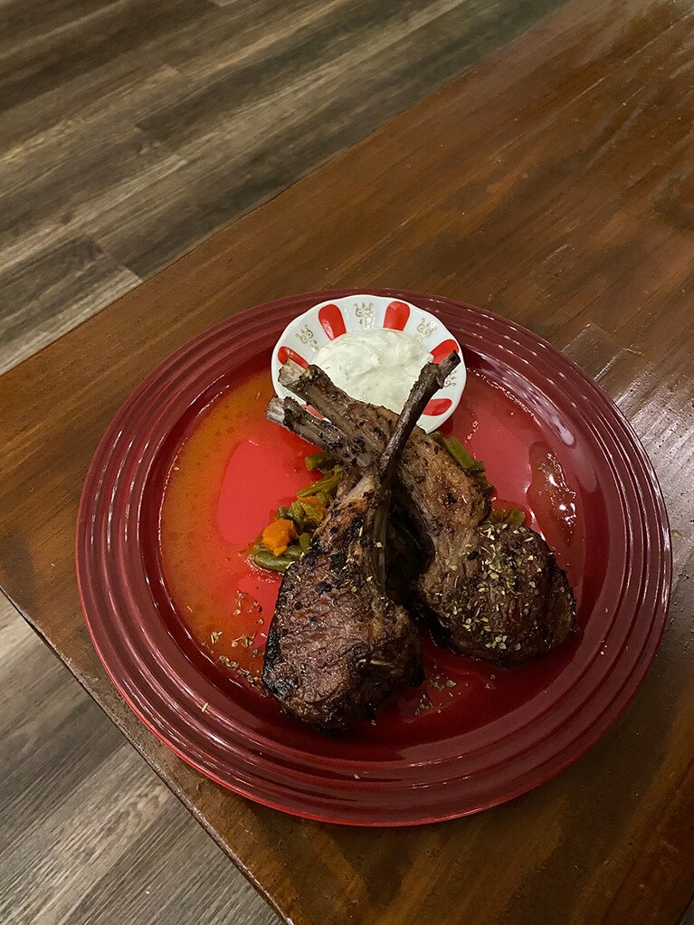 48時間熟成するラムチョップも美味しい！　Pirzola 39ドル。