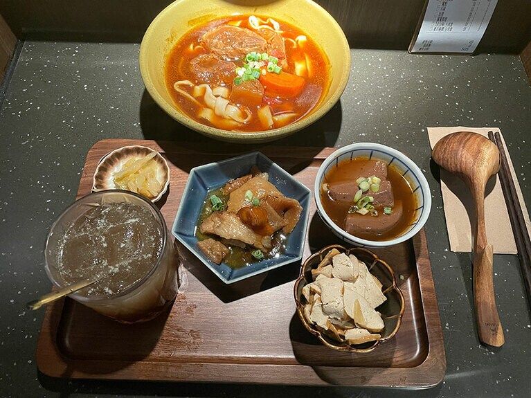 かつては2年待ちだった人気店の牛肉麺。現在は2ヶ月待ちと、少しだけ行きやすくなりました。