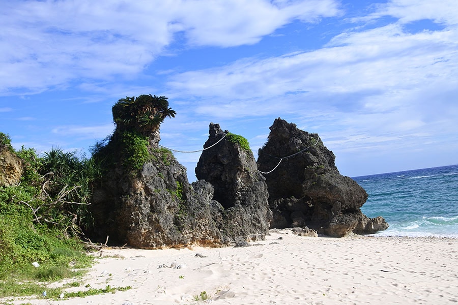 トゥイシ海岸のアイコン、3つの岩。