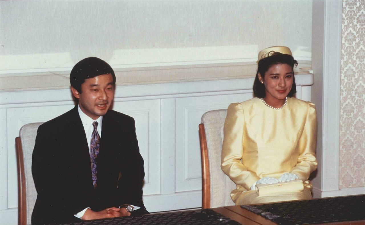 1993年1月19日、婚約内定記者会見での皇太子さまと小和田雅子さん（当時）　©JMPA