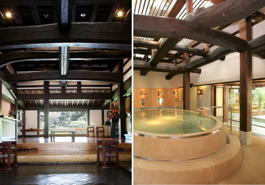 左：北陸の古民家を移築した風格あるエントランス。 
右：日本庭園を望む「湯蔵」。