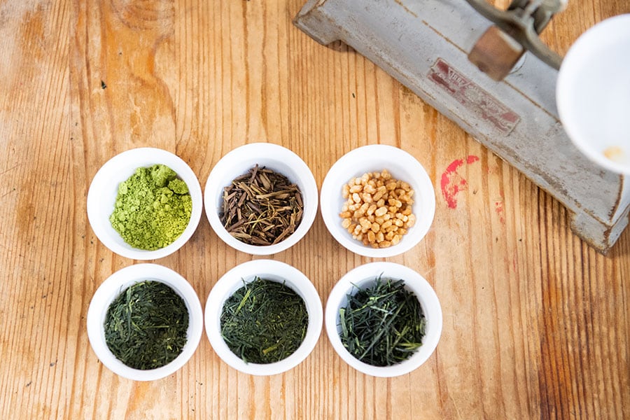 緑茶に紅茶にほうじ茶。同じ茶の樹からさまざまな種類ができる。