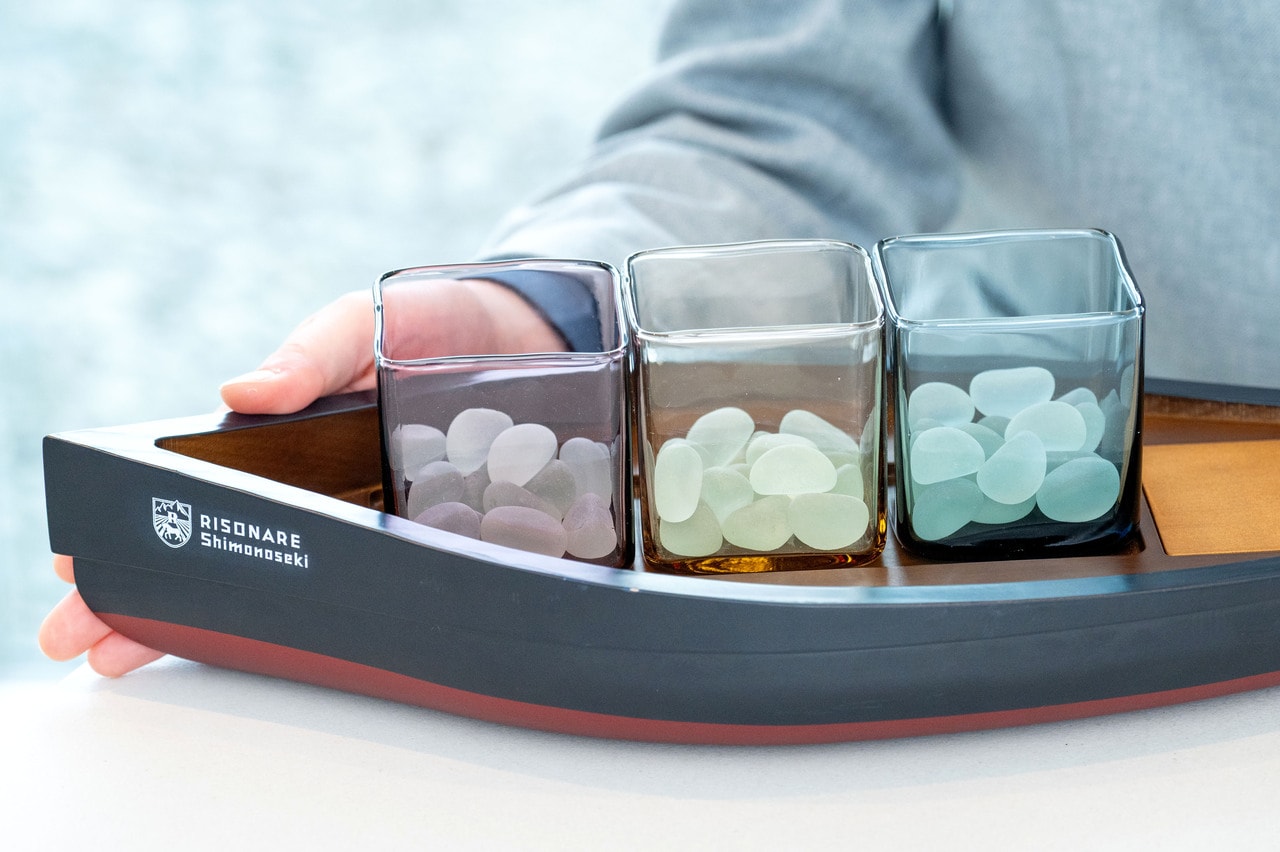 カラフルだけど大人っぽい、夜景に溶け込むようなガラスの器が美しい。