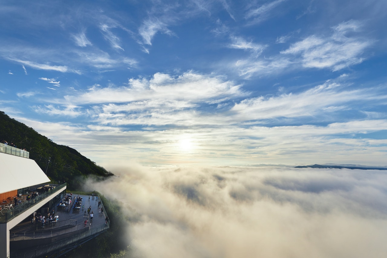 ダイナミックな「太平洋産雲海」が広がる雲海テラス。気候、地形など絶妙な条件が揃うトマムならではの絶景。