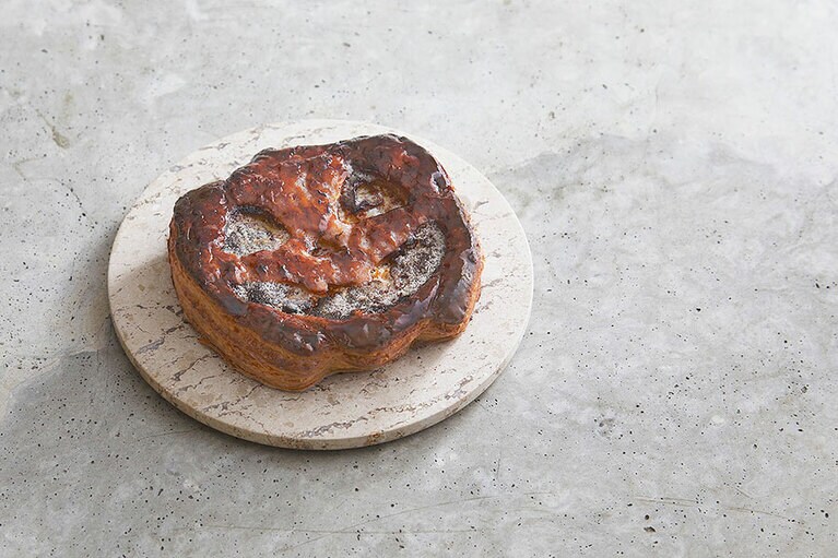 「ハロウィン パンプキンパイ」3,618円(税込)。2022年10月31日(月)までの期間限定販売。