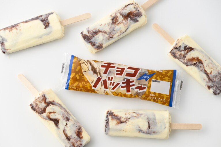 チョコバッキー バニラ 367円（6本入り）。