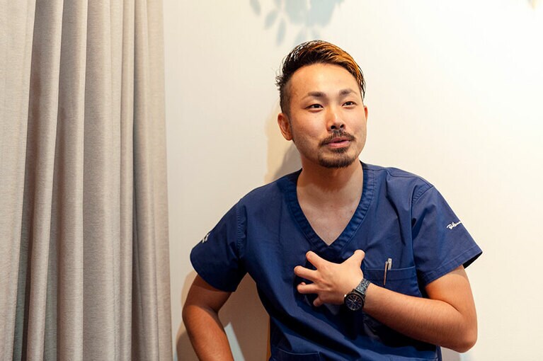 総院長・関口 賢先生の明るい人柄も人気の秘密。