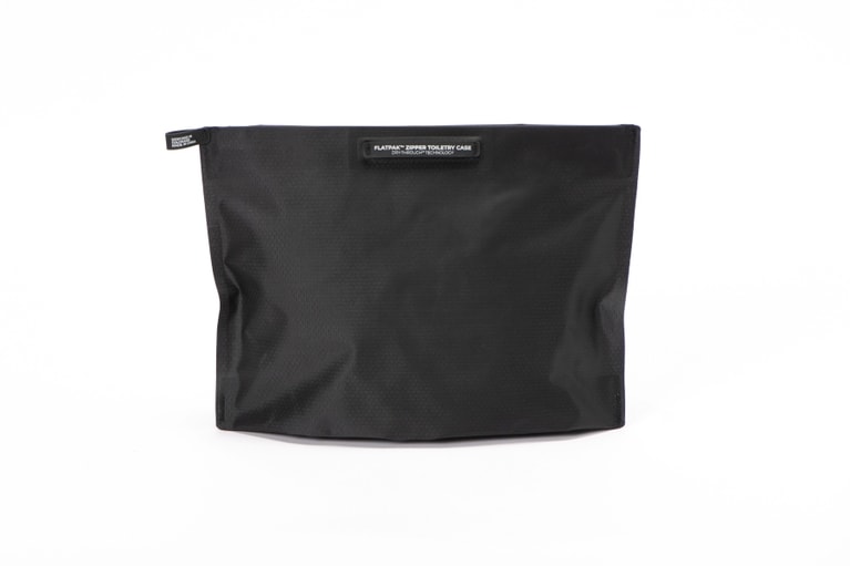 「マタドール」フラットパック ジッパートイレタリーケース。3,630円。
