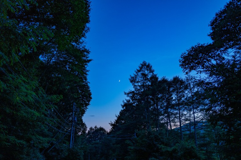 澄んだ空気がもたらす空の美しさや心地よさがすべての体験のベースになる。