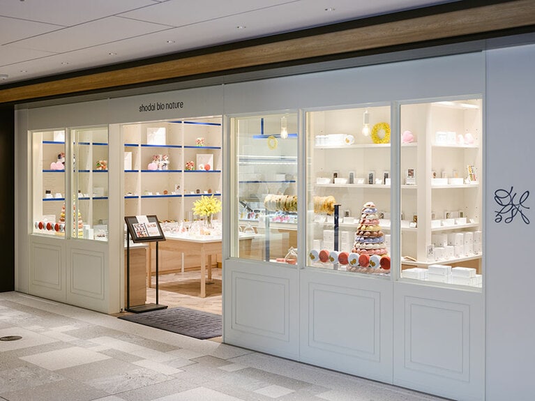 ジェラートやアイスなど食べ歩きできるスイーツも用意。