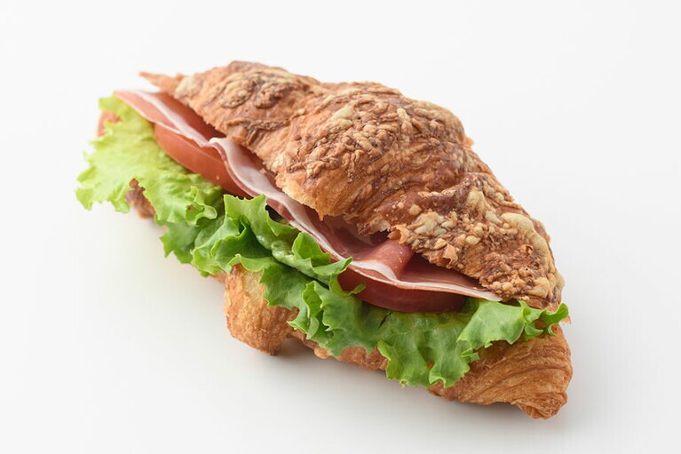 クロワッサン・ジャンボンクリュ 480円。