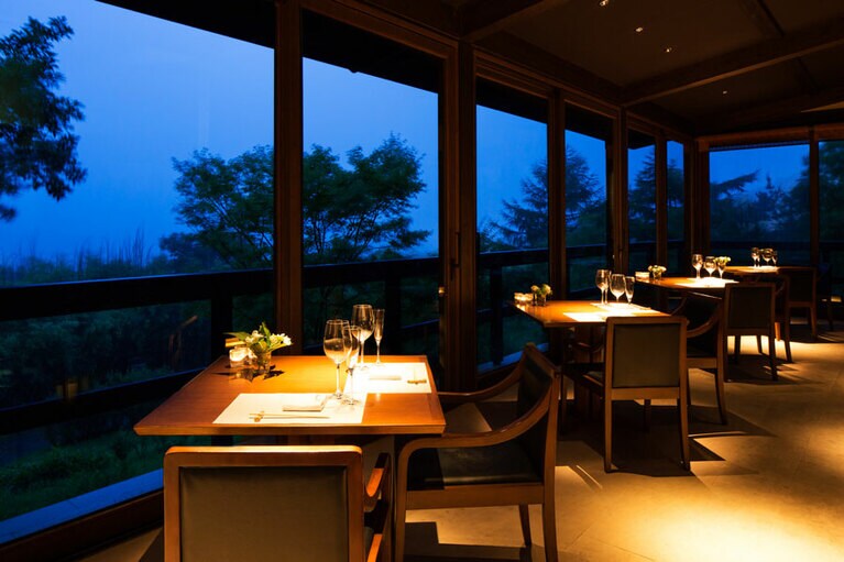 界 阿蘇［大分／瀬の本温泉］食事処 夜。