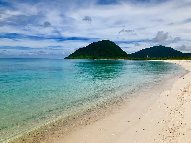 施設が整いマリンスポーツを楽しむ環境が整っている米崎海岸。©伊平屋島観光協会