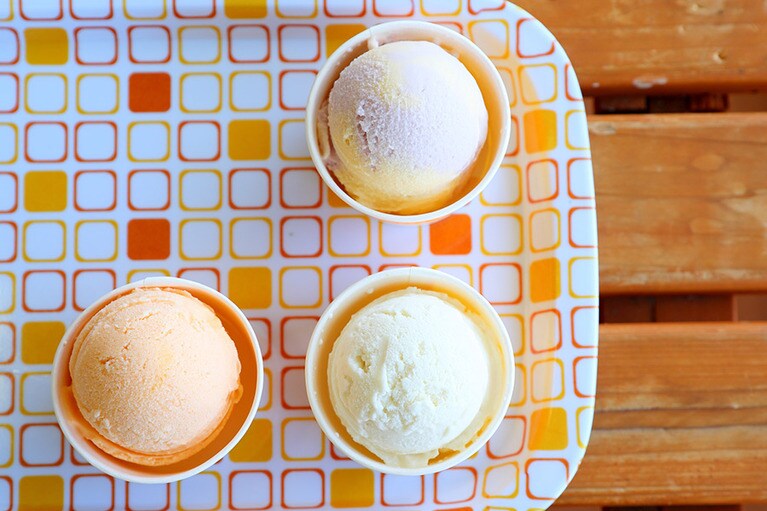 【うるまジェラート】黄金いもと紅いもを使った〈なかよしポテト〉、県産牛乳の〈うちなーミルク〉、津堅島のにんじんを使った〈津堅にんじん〉各400円(税込)。