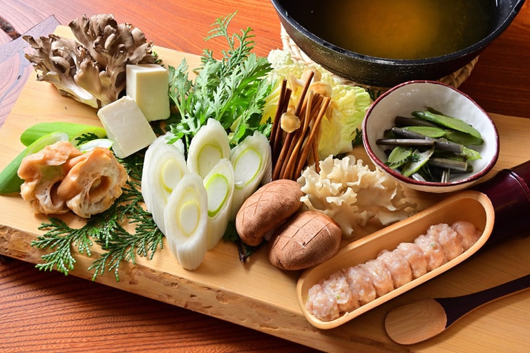 奥利根の大地が育む恵みがふんだんの名物「山人鍋」。