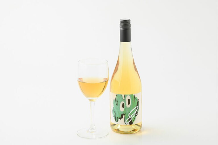 「g(ジー)」白 クリスマスデザインボトル 3,000円。