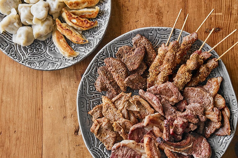 スーパーコンボパック 羊肉約1kg(加工品含む)、餃子40個 15,000円(税込)／羊サンライズ×味坊