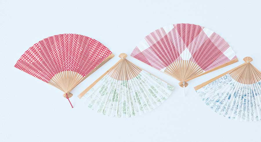 PASS THE BATON「Kyo sensu / Folding paper fan ―シミ竹 京扇子―」各6,400円／表参道店