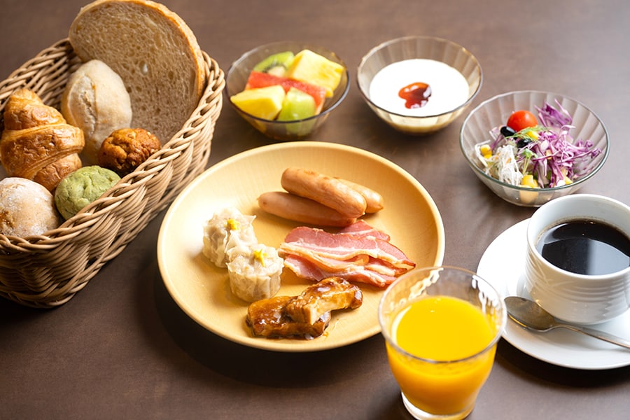 朝食ビュッフェには洋食も用意。連泊して和・洋どちらも味わいたい。