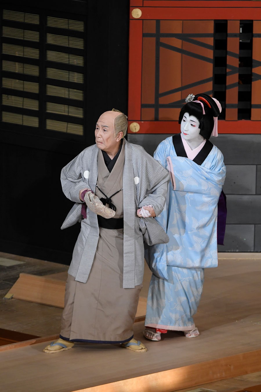 令和元年6月歌舞伎座『梶原平三誉石切』左より：青貝師六郎太夫=中村歌六さん、梢=中村米吉さん(©松竹)。