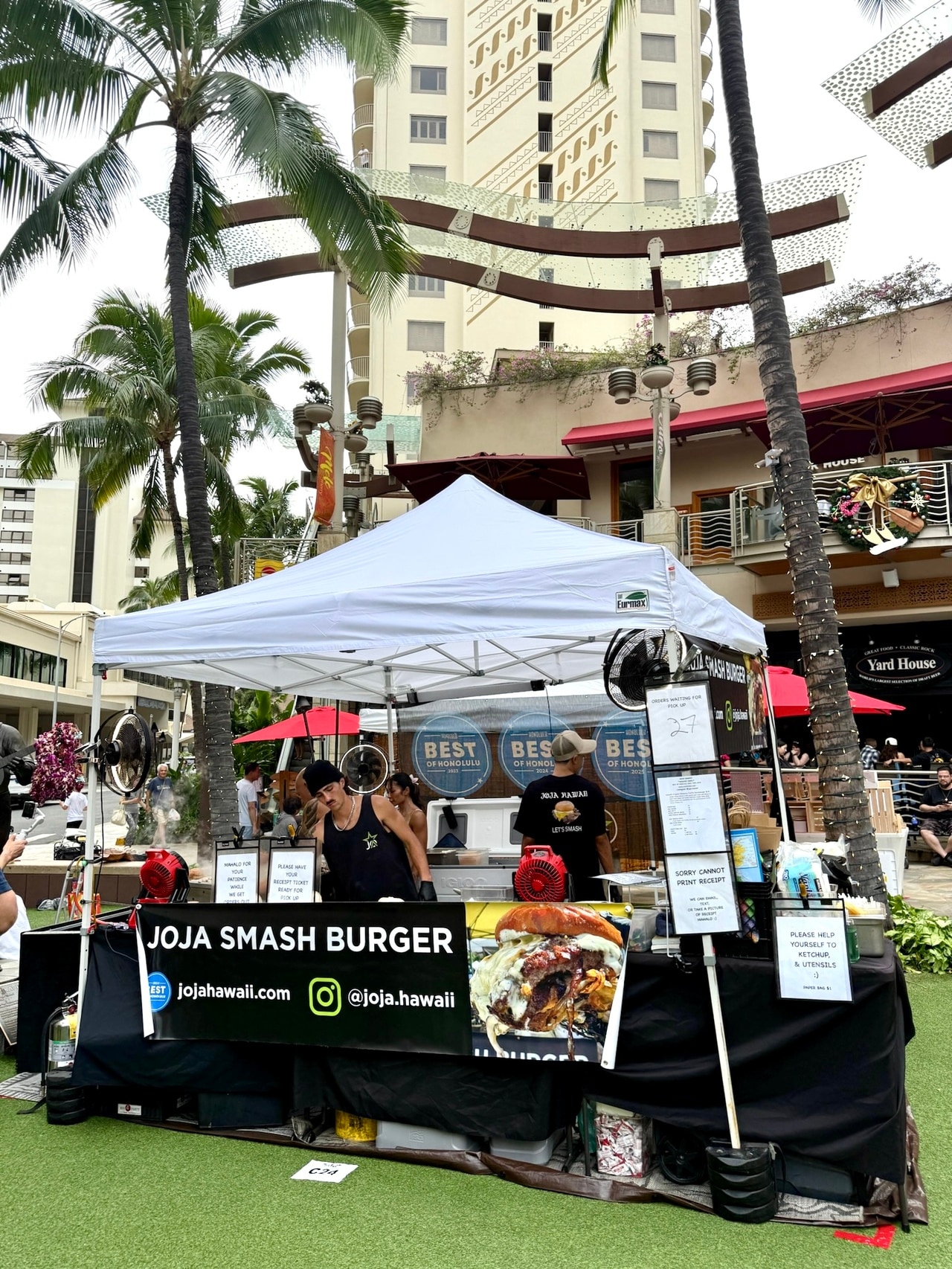 メイカーズマーケットに出店する様子。