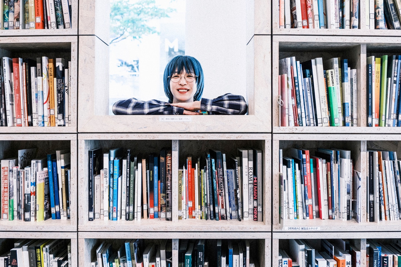 「アーツ前橋」の1階にはアート関連の書籍が自由に閲覧できるブックギャラリー（アーカイヴ）が。