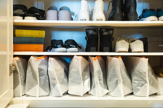 写真のようなタテ置き収納だけでなく、ヨコ向きにして重ねて収納することもできます。