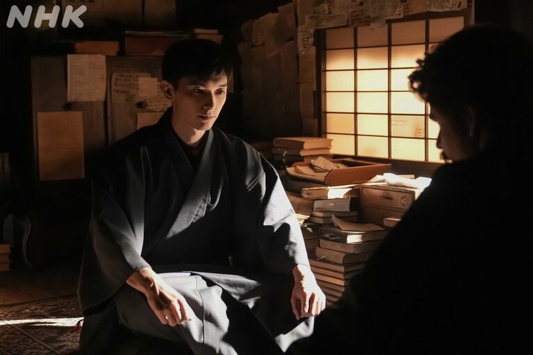 再会を果たした錦織とヘブン。「ばけばけ」公式Xより。