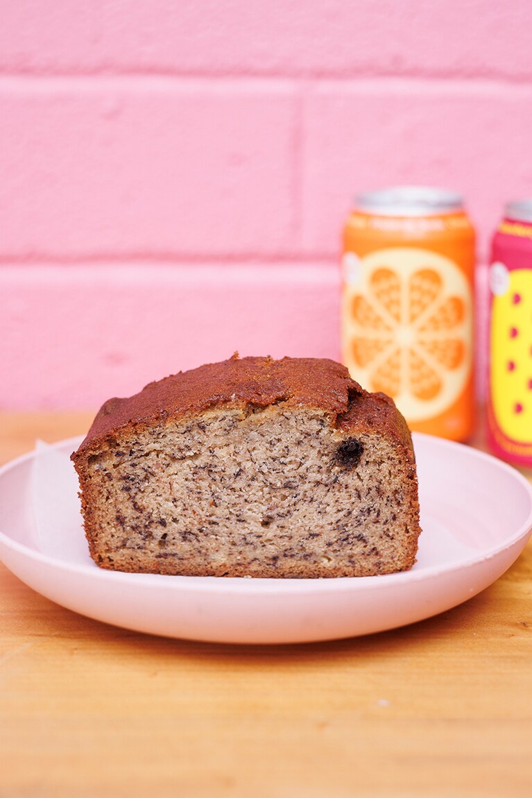 定番の“ポイ・バナナブレッド(スライス)” 4.75ドル。