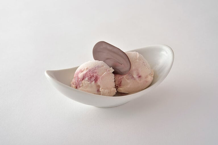 ストロベリー クリームアイス テイクアウト 648円、カフェ 880円。※銀座本店、グランスタ店、名古屋店で5月31日まで販売。