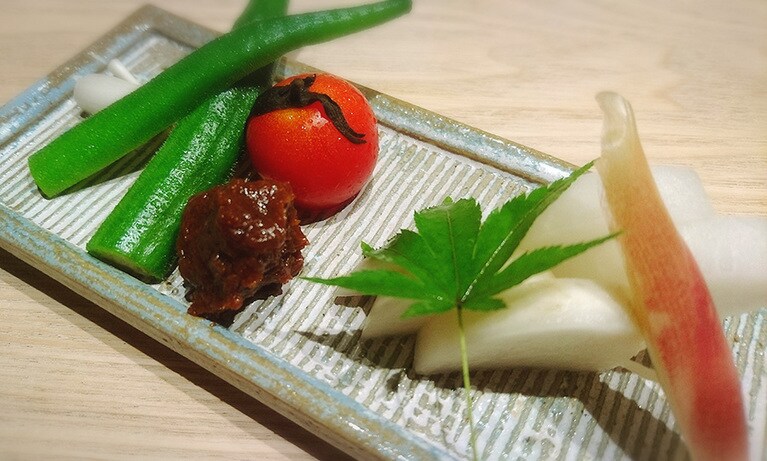 この肉味噌がめっぽううまい。幸先のよいはじまりとなった。