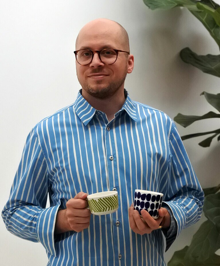 マリメッコのデザイナー、サミ・ルオッツァライネンさん。