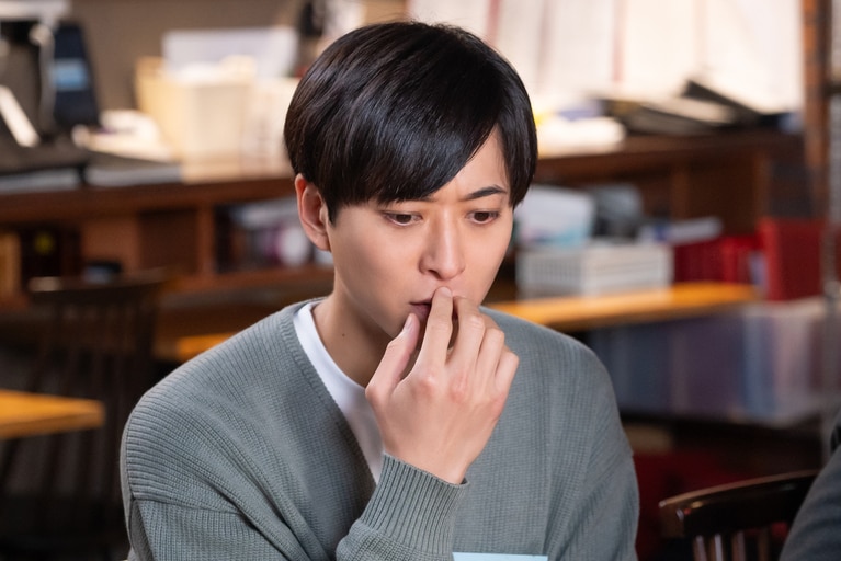 IMP.鈴木大河の“推し肌ケア”は朝晩のミルククレンジング。内側から溢れる美しさの秘訣は日々のメンテナンス。©「三人夫婦」製作委員会