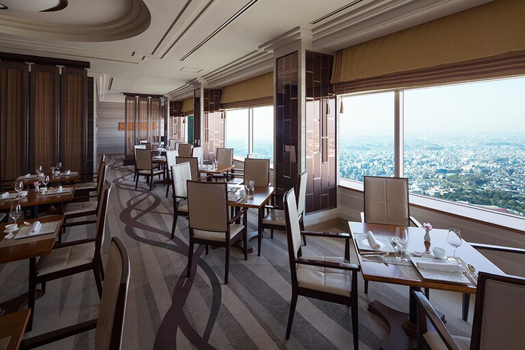 中国料理「皇苑」(68階)の店内。木曜定休(祝日を除く)。