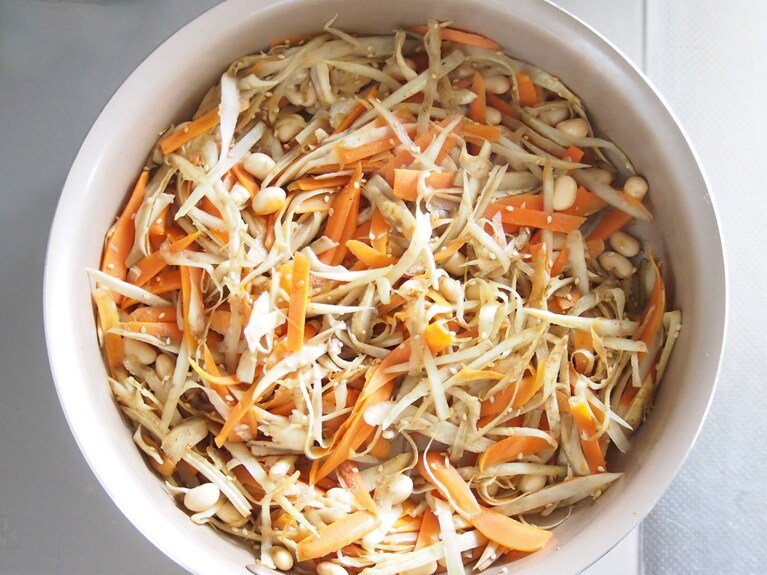 ＜調味料＞を入れて味付けをする。