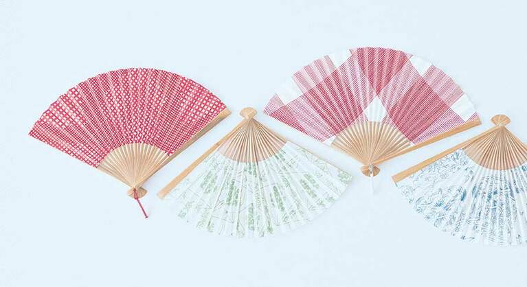 PASS THE BATON「Kyo sensu / Folding paper fan ―シミ竹 京扇子―」各6,400円／表参道店