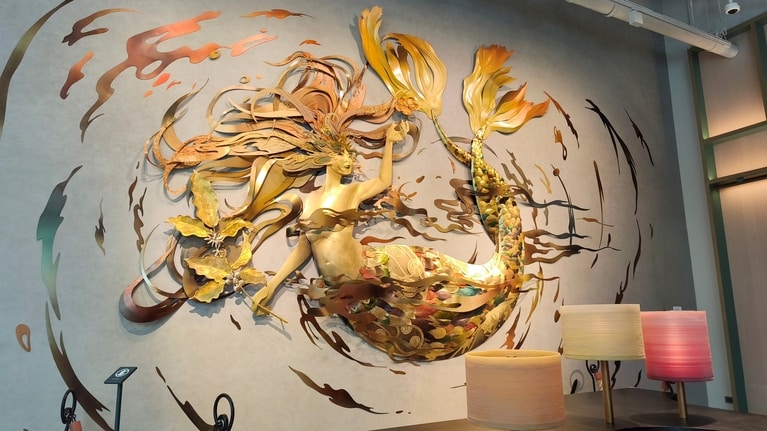 「サイレン」をかたどったオブジェ。撮影スポットとしても人気。